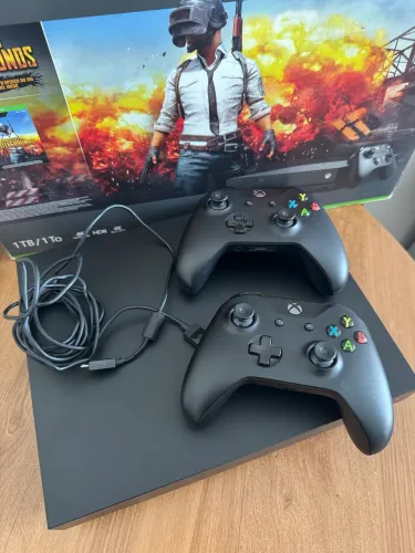 Xbox One X 1TB
