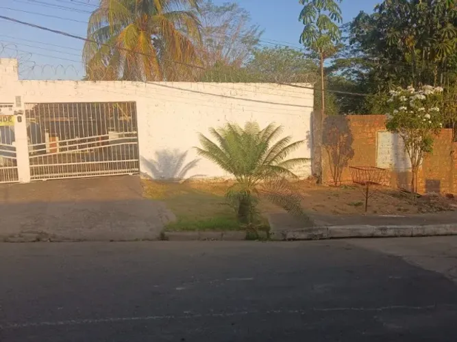 CASA FOLHA 32 BEM LOCALIZADA 3 quartos sendo 1 suíte Sala copa Banheiro social Cozinha G