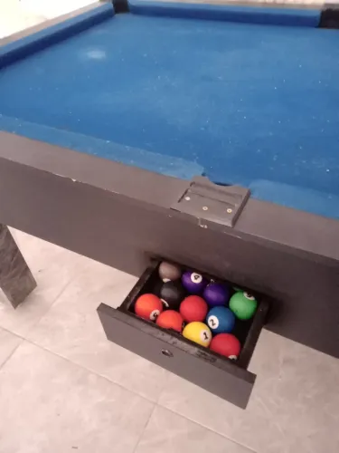Vende-se mesa de sinuca em ótimo estado