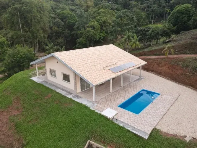 São Fco Xavier- Chácara de 20.000 m2 com casa de 3quartos(suite), varanda, piscina e plant