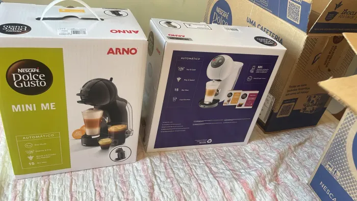Vendo cafeteira lacrada branca