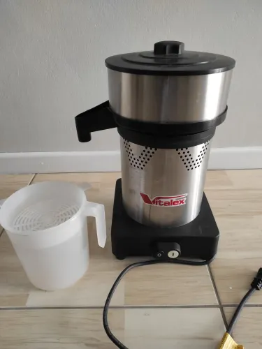 Espremedor de suco profissional vitalex