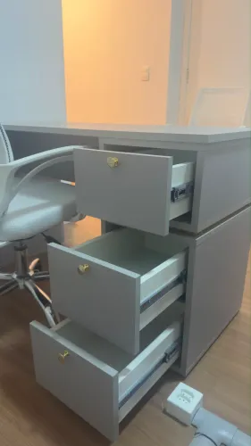 MESA PROFISSIONAL NOVA PARA NAIL DESIGNER ? R$ 1.000
