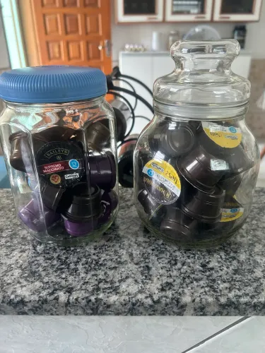 Cafeteira nova - acompanha sachês de cafés 