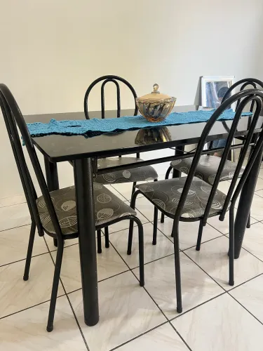 Mesa de 4 cadeiras
