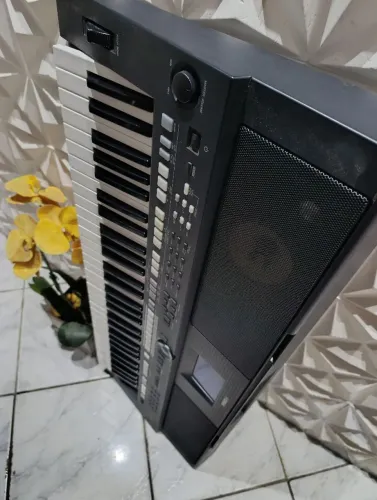 Super teclado Yamaha PSR S650 novo