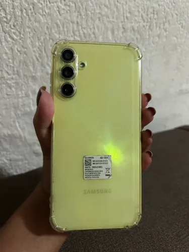 Vendo Samsung A15 128Gb 2Chip em ótimo estado acompanha capa e carregador 500,00