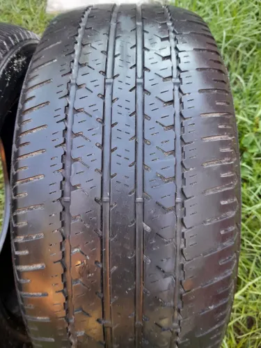 Vende- se um par de Pneus Firestone 235 55 17.Rio das Ostras.