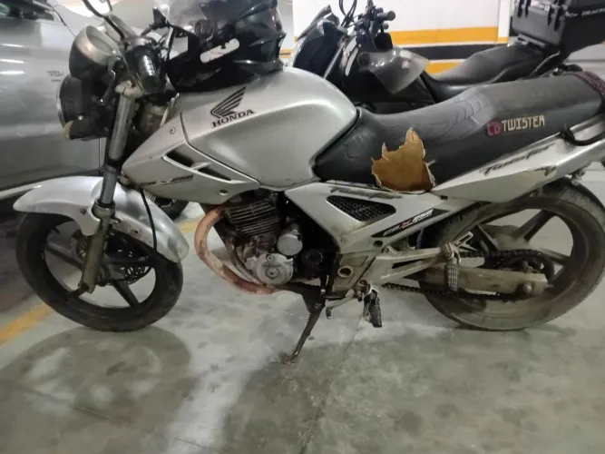 Vendo essa cbx twister 250