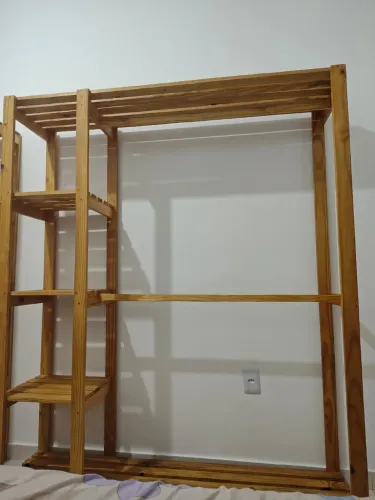 Guarda roupa pinus envernizado