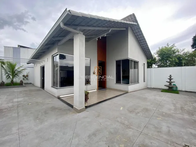 CASA À VENDA NO BAIRRO SÃO JOSÉ - Charme e Comodidade em Porteira Fechada!