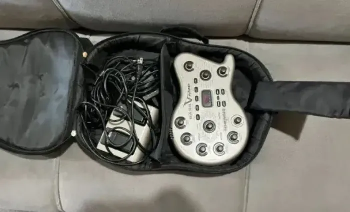 Simulador de efeitos Behringer V-Amp