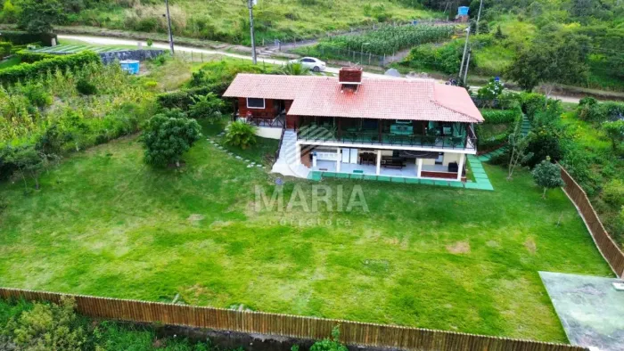 Casa em condomínio à venda com amplo terreno e vista para o vale - Gravatá/PE!
