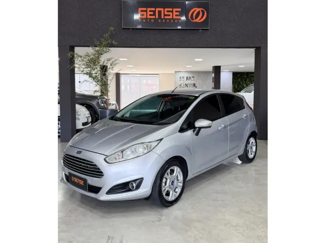 Ford Fiesta 1.6 SE Hatch 16V Flex 4P Powershift 2015