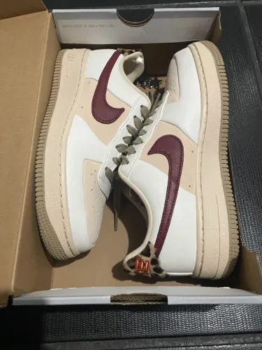 Tênis Nike Air Force Feminino (T:35)