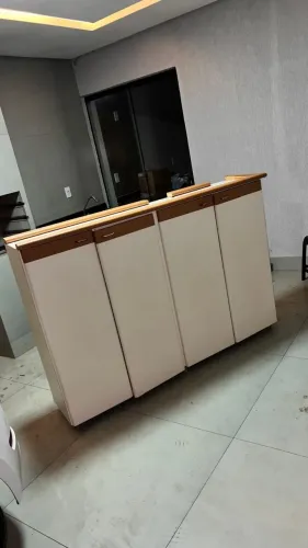 Vende-se armário madeira maciça