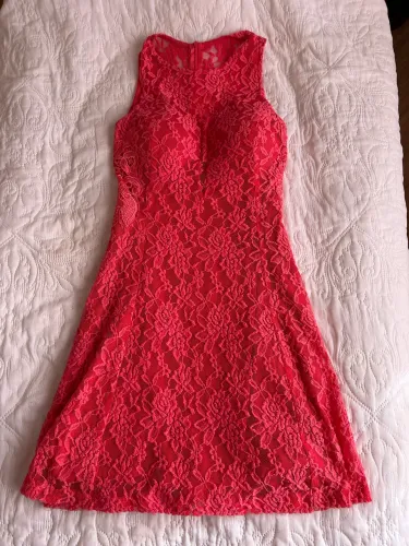 vestido rendado rosa P