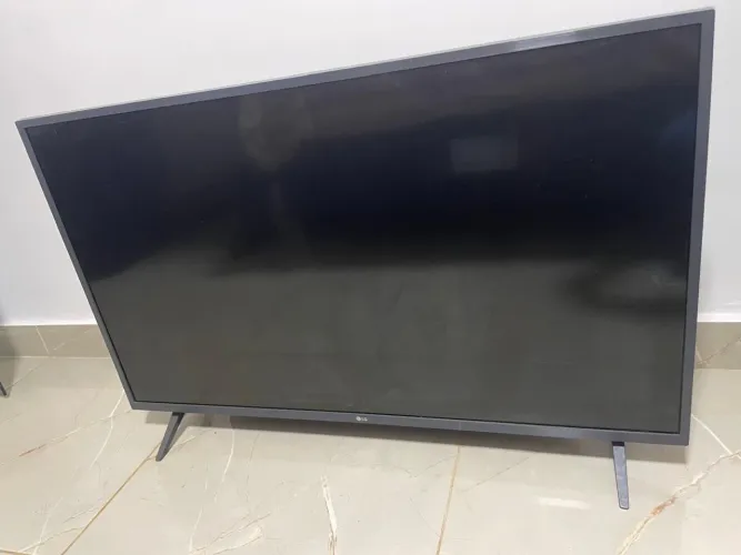 Smart TV LG 43 Polegadas Novinha, Sem Marcas de Uso!