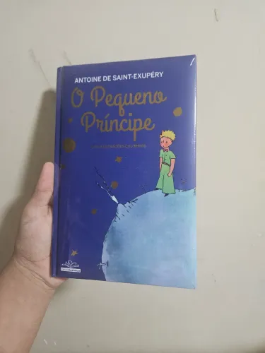 Livro livro O pequeno príncipe lacrada versão dourada
