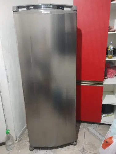 geladeira Consul frosfre semi nova. uma porta
