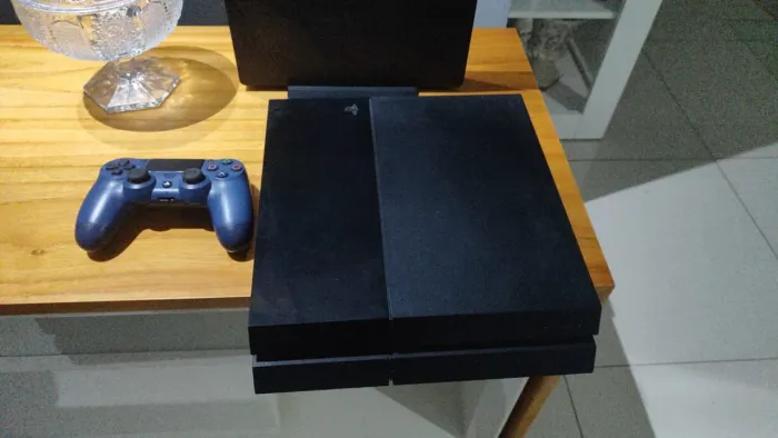 Ps4 fat 500gb + controle + god of war ragnarok