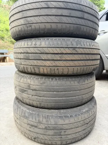 Pneu meia vida 185 60 R15 Goodyear