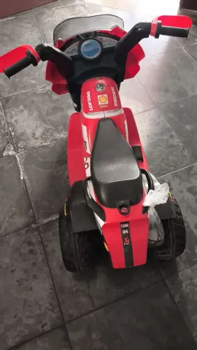 Moto infantil a bateria