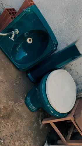 Pia e vaso de banheiro