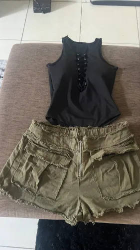 Vende se 2 peças de roupa