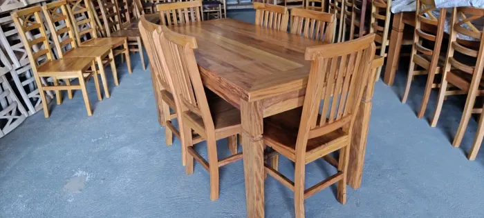Mesa com 6 cadeiras 1.6x80 toda em Peroba-rosa $ 3.299,00 no Pix a pronta entrega 