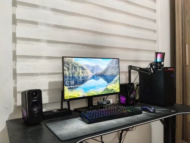 Setup Completo - Inclui cadeira e mesa gamer