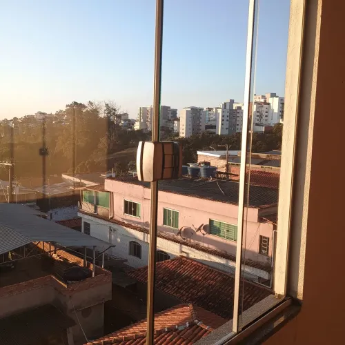 Alugo casa 03 quartos, fundos enfrente o batalhão de Barbacena