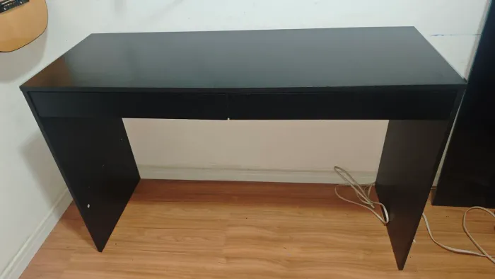 Escrivaninha / Mesa de Escritório Preta com 2 Gavetas