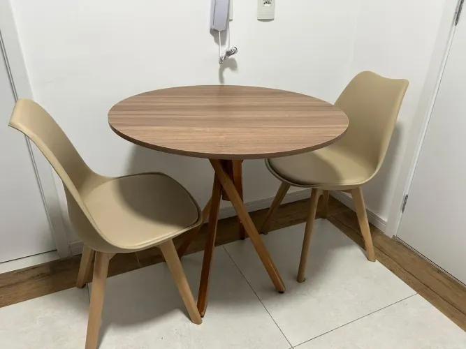 Mesa Redonda 80cm diâmetro 2 cadeiras