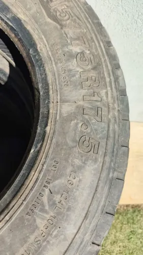Pneus 215/75 R17.5