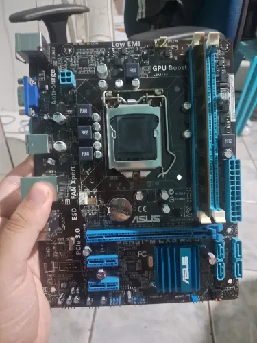 Placa-mãe ASUS H61 LGA 1155 + 8GB DDR3