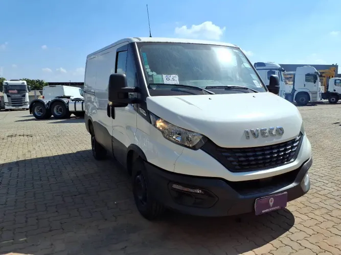 Iveco Daily Furgão 30-130 2.3 9M³ (die)(e5) 2022