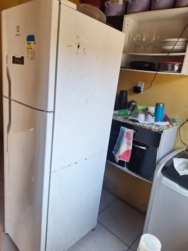 Vende-se geladeira Electrolux Frost Free 371l Função Drink Express Duplex Branca