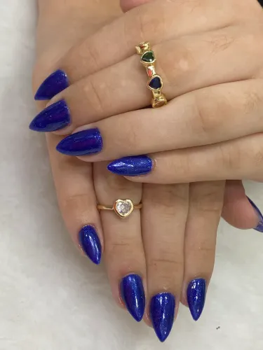 Vaga para manicure 
