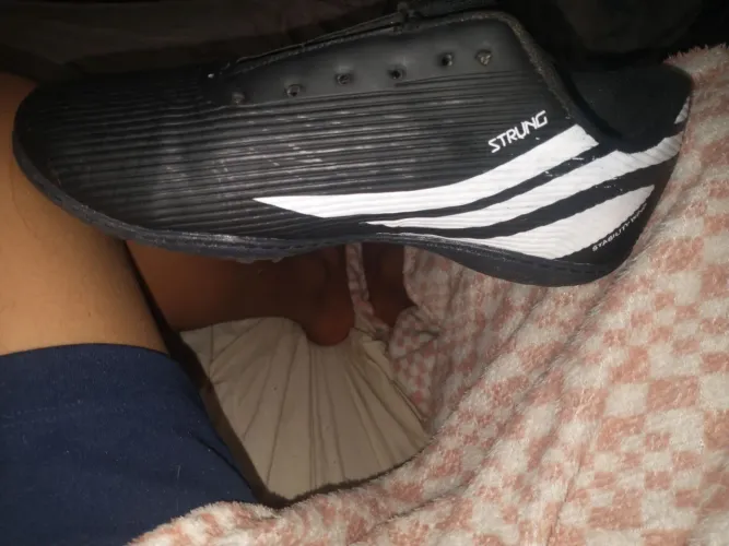 Vendo chuteira strung usada uma vez sem cardaço