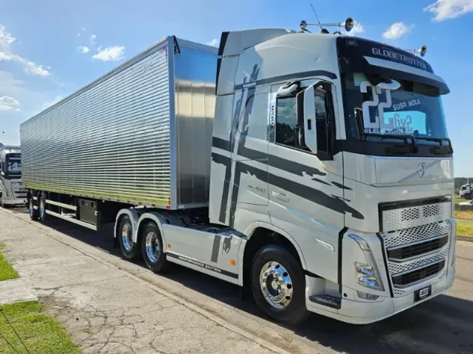FH 460 6X2 GLOBETROTTER ANO 22 PACOTE LC + BAÚ 2 EIXOS 0KM NOSTRA 30 PLT COM PNEUS