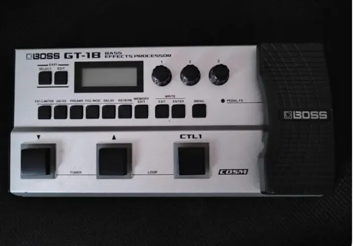 Pedaleira/processador Boss GT1B