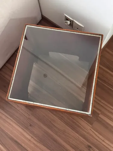 Mesa de apoio + brinde cesto