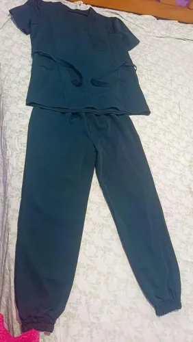 Vendo farda de CUIDADORA NOVA NA COR VERDE escura