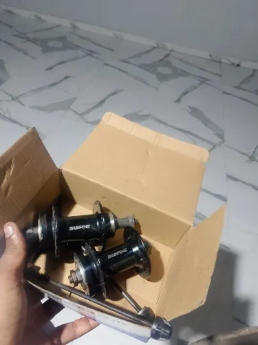Eixo de bicicleta semi novo ( de esfera )