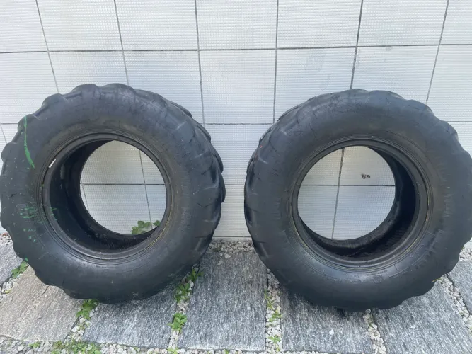 Pneus Michelin 12.5/70-18 usado na retro