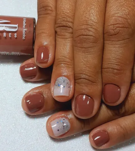 Manicure e pedicure tradicional e esmaltação em gel