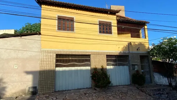 Sobrado em Localização Privilegiada em Nova Parnamirim | Para Moradia, Comércio ou Investi