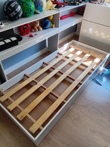 Cama de solteiro + colchão (opcional)
