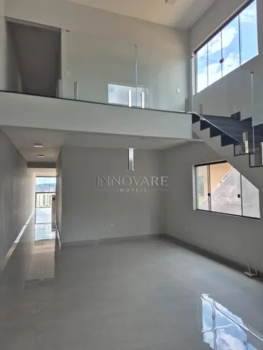 Casa com 4 quartos à venda, 261m² - Heliópolis - Belo Horizonte